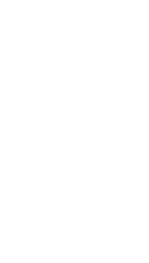 Hier in Freital Hainsberg wurde am 19. November 2022 mit Spannung das Achtelfinalspiel des Wernersgrüner Sachsenpokals sehnsüchtig erwartet. Das Geläuf war über Nacht eingepudert worden. Das Spielfeld daraufhin in polarisiertem Design. Das, was sonst grün ist war weiß und das, was sonst als weiße Markierung dargestellt wird, war grün. Lediglich die Sechszehner hatte man in Gänze freimachen können. Alles in allem suboptimale Rahmenbedingungen für die Protagonisten des Spiels.   Es war jedoch optisch betrachtet eine malerische Kulisse. Dazu strahlend blauer Himmel und Sonne.   Für uns als Kamerateam dennoch nicht ganz so einfache Lichtverhältnisse. Eine Mischung aus tief stehender Sonne, starken Lichtreflexionen wegen des weißen Belages und dazu Schattenwurf durch die angrenzende Bergformation. Da hat man ganz schön an den Einstellungsrädchen im Minutentakt zu drehen.  Mit mehr als 1.100 Zuschauern, davon die Hälfte aus Chemnitz, war das Johannes-May-Stadion vollständig ausgelastet. Es herrschte eine tolle Stimmung.